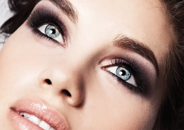 Wimpernverlängerung in Regensburg – volle, geschwungene Wimpern bei Tami Milady