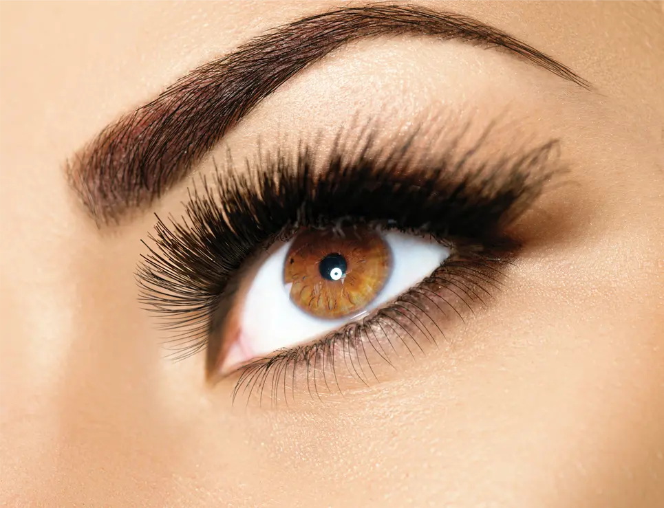 Natürlicher Look mit Wimpernverlängerung für Alltag und Beruf